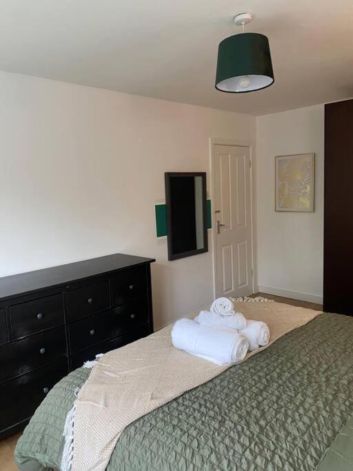 Luxury 2 Bedroom Apartment, Parking, Few Minutes Walk From Wembley Stadium Londra Esterno foto