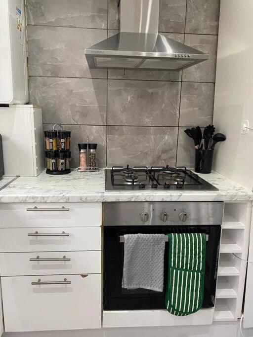 Luxury 2 Bedroom Apartment, Parking, Few Minutes Walk From Wembley Stadium Londra Esterno foto