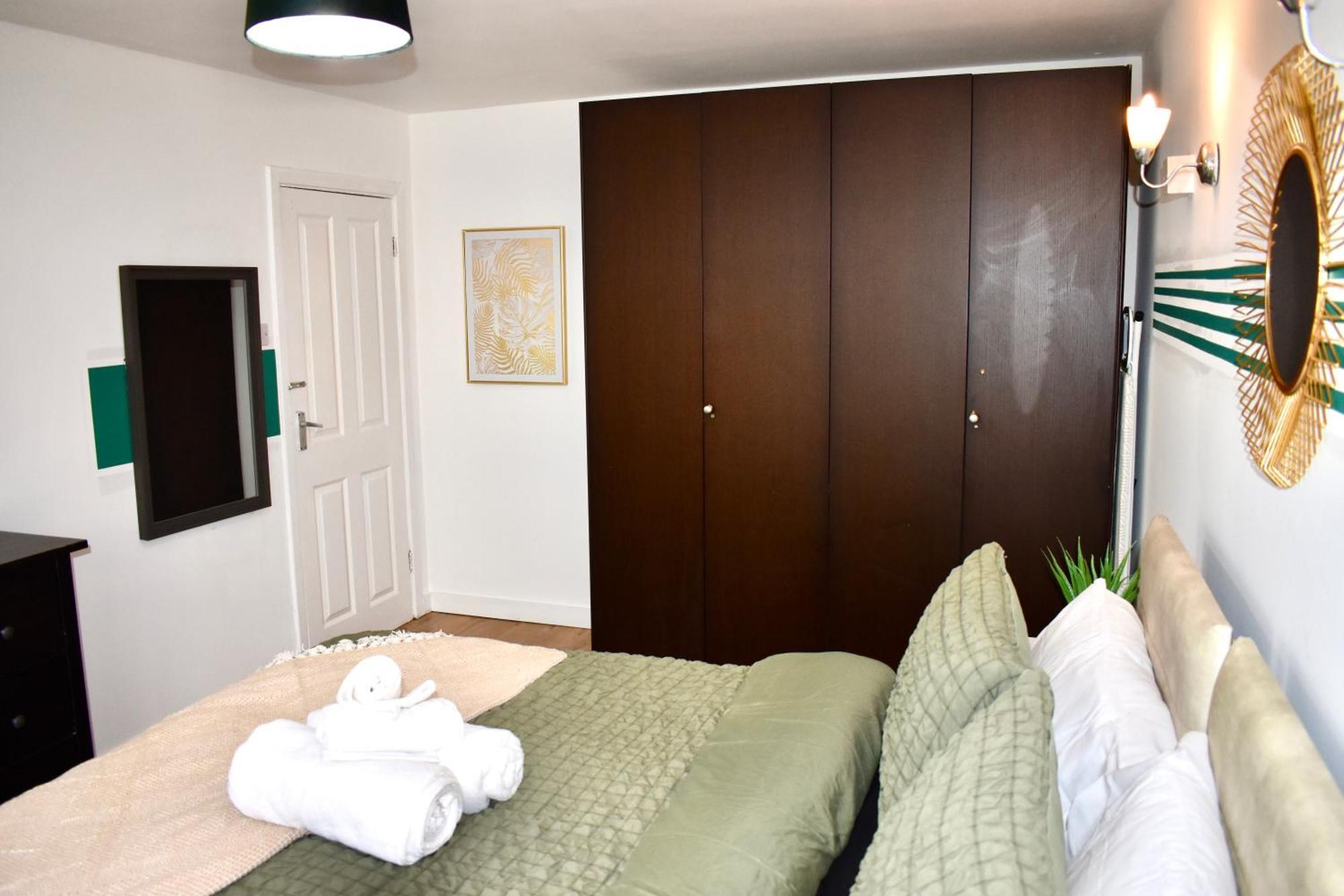 Luxury 2 Bedroom Apartment, Parking, Few Minutes Walk From Wembley Stadium Londra Esterno foto